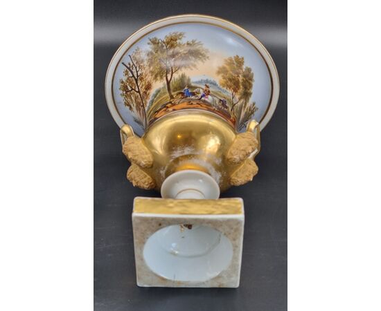 Gilded and hand-painted porcelain cup with hunting scenes, 19th century
