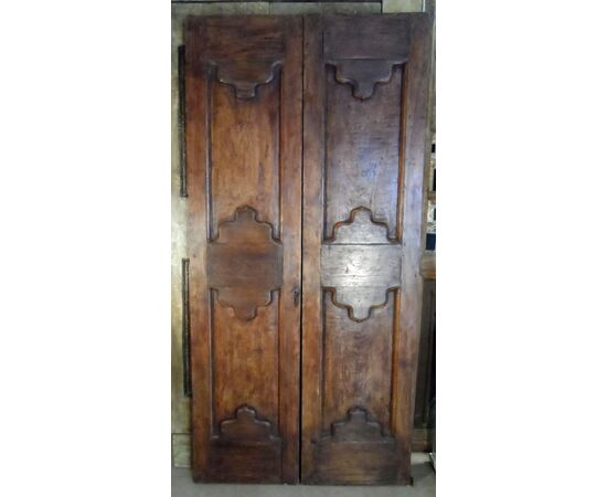 Neapolitan chestnut door with two doors