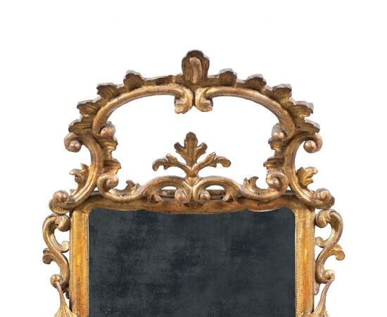 Carved and gilded wooden mirror. Italy, 18th century.