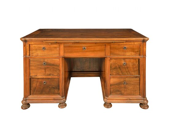 Walnut veneered trestle desk. Italy, first half of the 19th century.