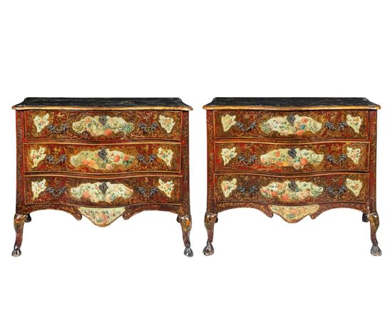 Pair of important carved, lacquered and painted wooden chests of drawers. Palermo, 18th century.