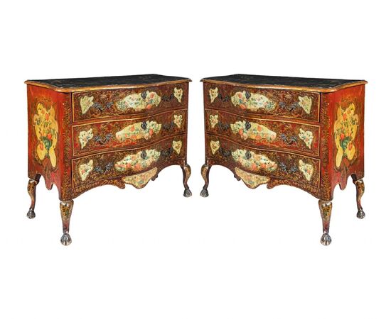 Pair of important carved, lacquered and painted wooden chests of drawers. Palermo, 18th century.