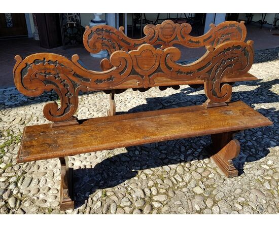 Pair of noble benches in solid carved walnut. Northern Italy, 17th century.