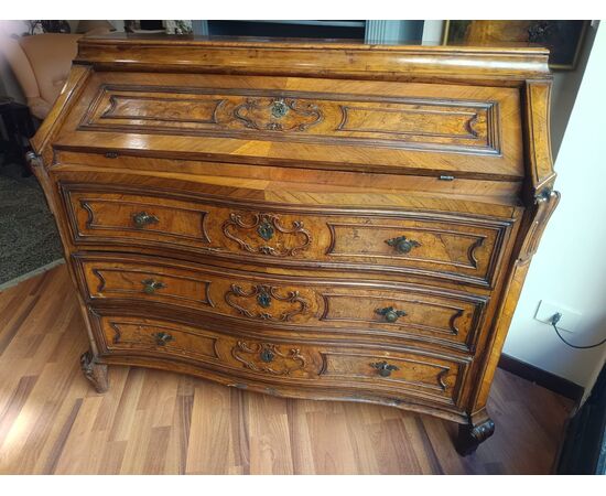 Lombard flap desk