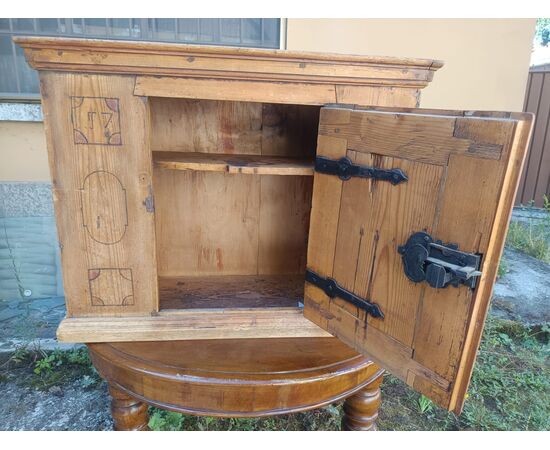 Mountain cabinet
