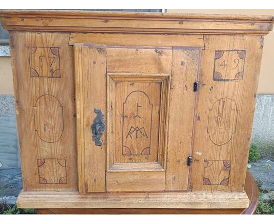 Mountain cabinet