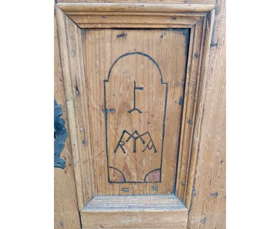 Mountain cabinet