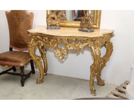 Consolle di epoca 700 in legno dorato ed intagliato con piano di marmo