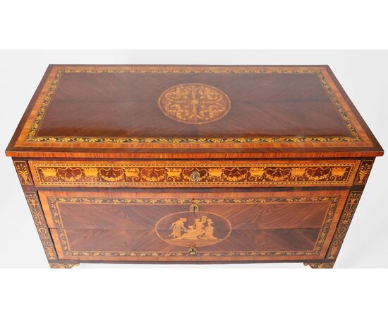 Inlaid and veneered chest of drawers in various woods, Lombardy, late 18th century