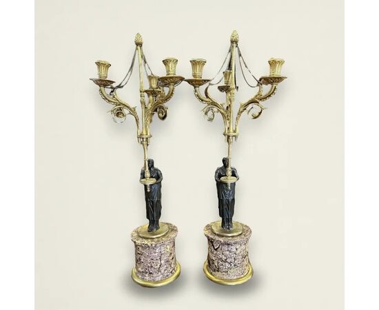 
Coppia di Candelabri Impero in Bronzo Patinato e Dorato