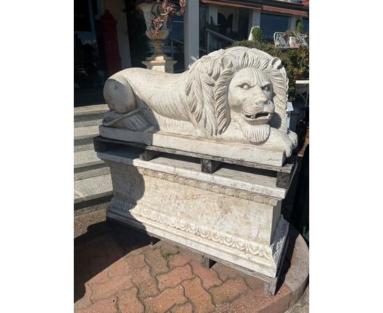 Pair of monumental marble lion statues