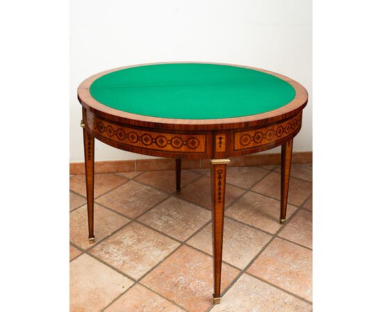 Tavolino da gioco demi lune Napoleone III in legni esotici pregiati. Francia XIX secolo.