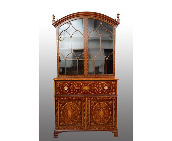 Credenza Inglese (Bookcase) in piuma di mogano con innesti di intarsi in acero.Periodo XIX secolo.