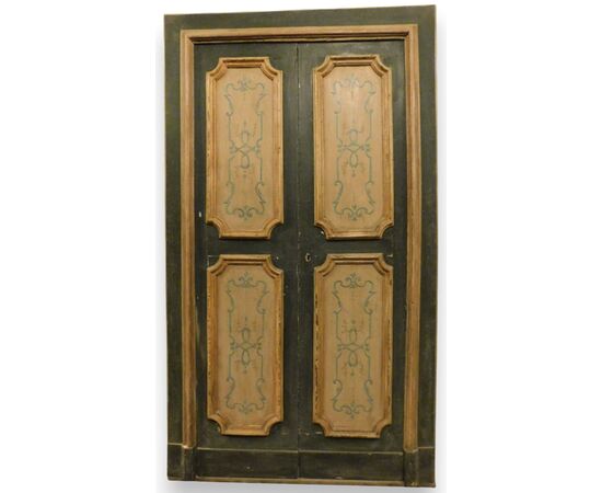 PTL501 - Lacquered double-leaf door with frame, 18th century, clear opening dimensions cm W 100 x H 212