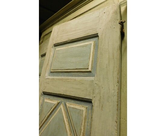 PTL619 - Lacquered door, two leaves, 18th century, dimensions cm W 121 x H 250