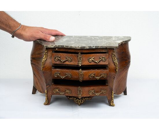 Small chest of drawers (model) in Napoleon III style in precious exotic woods with gray bardiglio marble top. France, early 20th century.