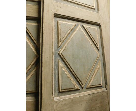 PTL619 - Lacquered door, two leaves, 18th century, dimensions cm W 121 x H 250