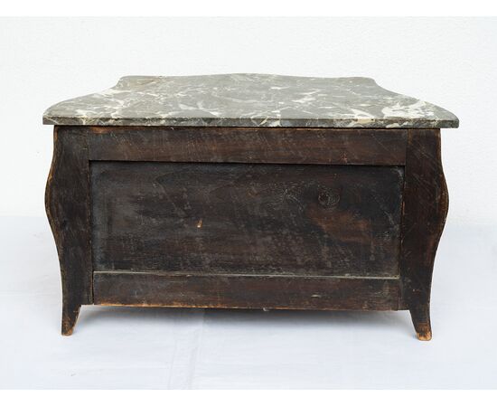 Small chest of drawers (model) in Napoleon III style in precious exotic woods with gray bardiglio marble top. France, early 20th century.