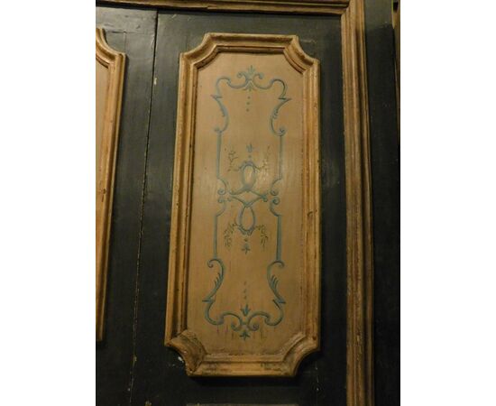 PTL501 - Lacquered double-leaf door with frame, 18th century, clear opening dimensions cm W 100 x H 212