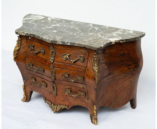 Small chest of drawers (model) in Napoleon III style in precious exotic woods with gray bardiglio marble top. France, early 20th century.