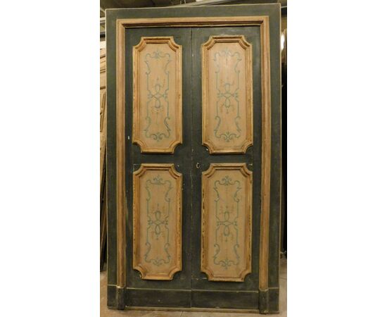 PTL501 - Lacquered double-leaf door with frame, 18th century, clear opening dimensions cm W 100 x H 212