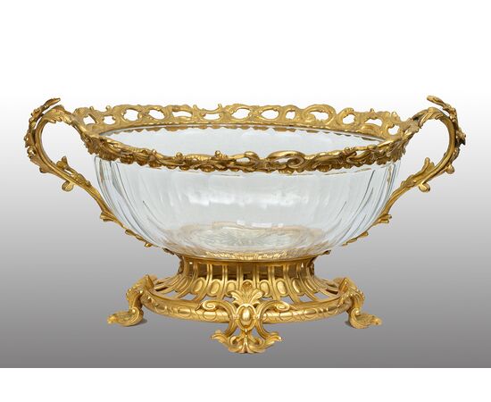 Antique centerpiece in gilded bronze and crystal, dating from the Napoleon III period. France, 19th century.