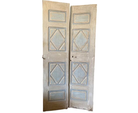 PTL619 - Lacquered door, two leaves, 18th century, dimensions cm W 121 x H 250