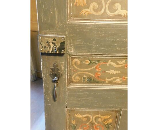 PTL429 - Lacquered door with painted panels, 17th century, dimensions cm W 106 x H 204
