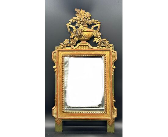 Specchio da Parete in Legno Dorato con Decoro Floreale – Napoleone III.