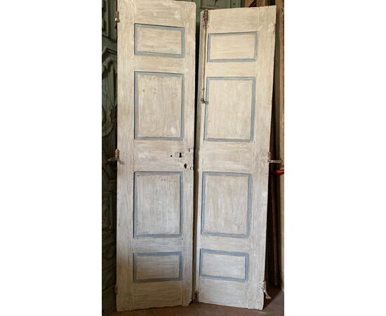 PTL619 - Lacquered door, two leaves, 18th century, dimensions cm W 121 x H 250