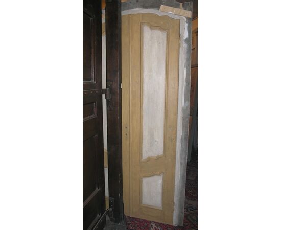 PTL397 - Lacquered wooden door, arched, with frame, 18th century, clear dimensions cm W 105 x H 222