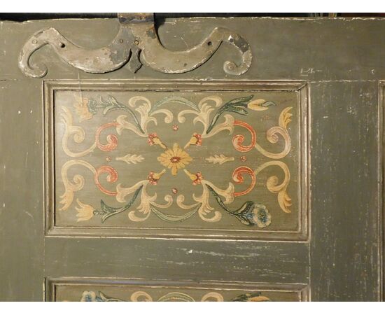 PTL429 - Lacquered door with painted panels, 17th century, dimensions cm W 106 x H 204