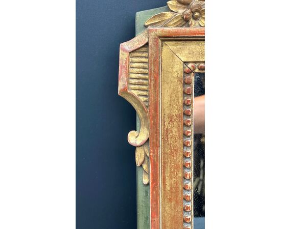 Specchio da Parete in Legno Dorato con Decoro Floreale – Napoleone III.