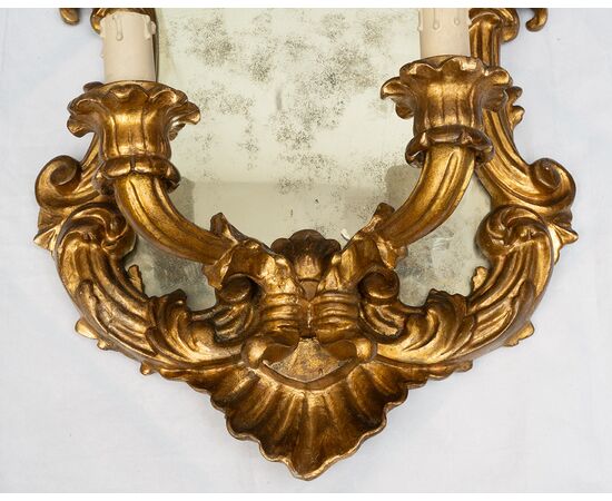 Pair of Louis XV style mirrors/sconces in gilded and carved wood. Venice, 19th century.
