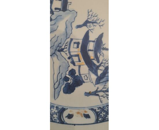 LARGE WHITE AND BLUE PLATE - CHINA - 18TH CENTURY (NANKING CARGO)