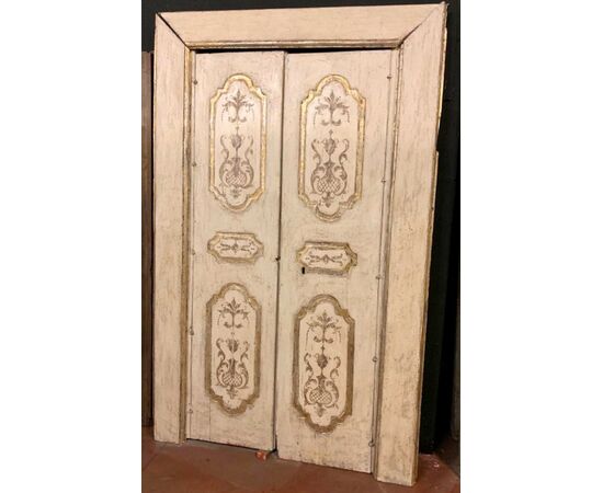 PTS686 - Lacquered wooden door with frame, 18th century, clearance dimensions W 96 x H 196 cm
