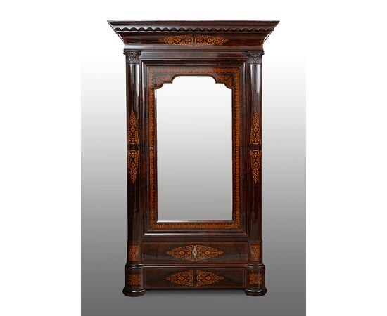 Antique Neapolitan Smith wardrobe in mahogany feather with maple inlay grafts. Early 19th century period.