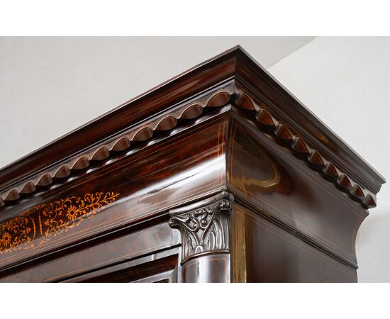 Antique Neapolitan Smith wardrobe in mahogany feather with maple inlay grafts. Early 19th century period.