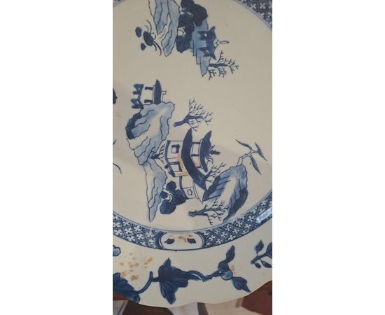 LARGE WHITE AND BLUE PLATE - CHINA - 18TH CENTURY (NANKING CARGO)