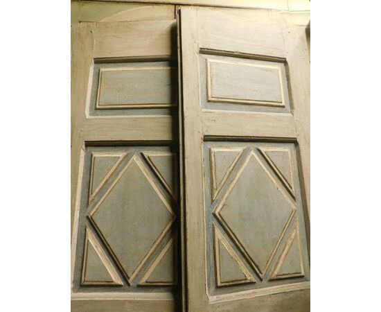 PTL619 - Lacquered door, two leaves, 18th century, dimensions cm W 121 x H 250