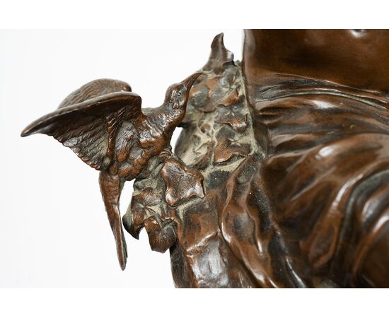 Scultura antica in bronzo patinato firmata "Math Moreau" poggiante su base girevole.Francia XIX secolo. Epoca: Seconda metà dell'Ottocento