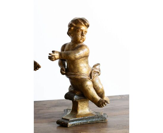 Coppia di putti in legno dorato e laccato – Lombardia, fine XVII secolo