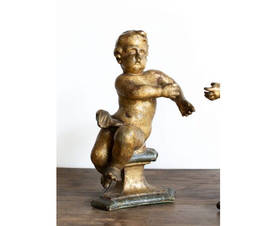 Coppia di putti in legno dorato e laccato – Lombardia, fine XVII secolo