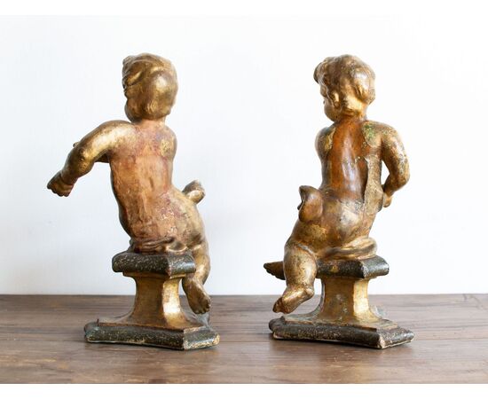 Coppia di putti in legno dorato e laccato – Lombardia, fine XVII secolo