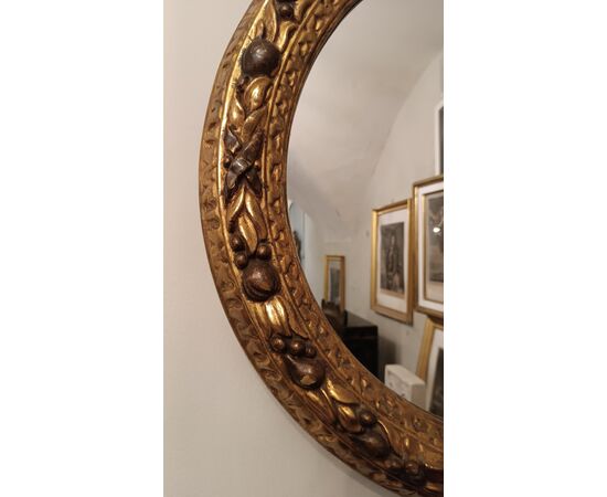 Round gilded wood mirror, second half of the 19th century