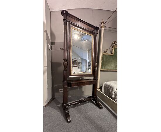 Psyche floor mirror in walnut, early 19th century