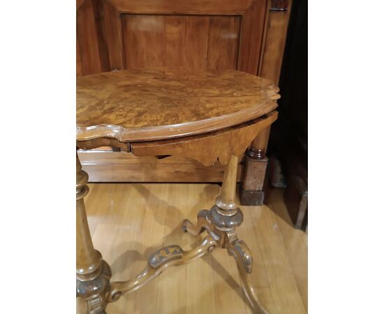 CARVED WALNUT TABLE EARLY 19TH CENTURY