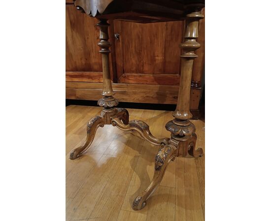 CARVED WALNUT TABLE EARLY 19TH CENTURY