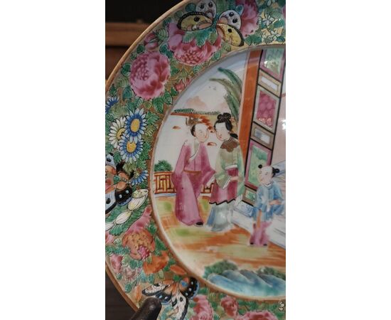 FIVE CHINESE PORCELAIN PLATES