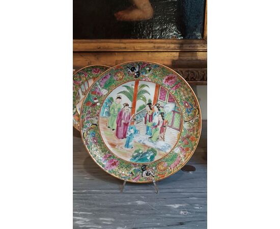 FIVE CHINESE PORCELAIN PLATES